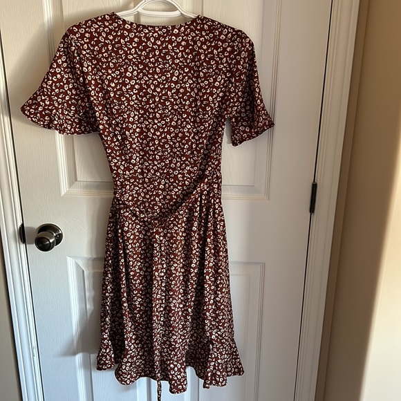 New women’s dress - Picture 2 of 8